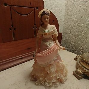 Porcelain Colonial Vintage Doll. Mint Condition!